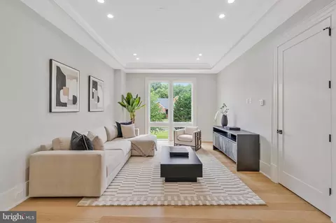 Living - 744 Lawton St, Mclean, VA 22101 photo 9 of 14