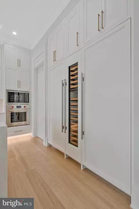 Kitchen - 744 Lawton St, Mclean, VA 22101 photo 5 of 6