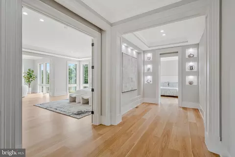 Entry Way - 744 Lawton St, Mclean, VA 22101 photo 10 of 19