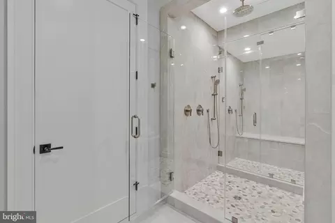 Bath - 744 Lawton St, Mclean, VA 22101 photo 13 of 15