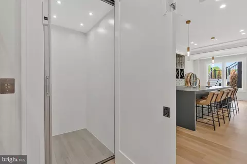 Entry Way - 744 Lawton St, Mclean, VA 22101 photo 13 of 19