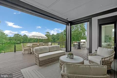 Exterior - 744 Lawton St, Mclean, VA 22101 photo 10 of 22