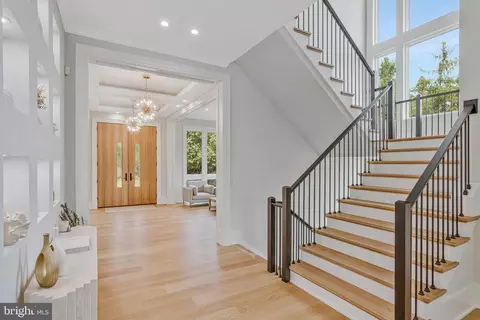 Entry Way - 744 Lawton St, Mclean, VA 22101 photo 2 of 19