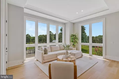 Living - 744 Lawton St, Mclean, VA 22101 photo 6 of 14