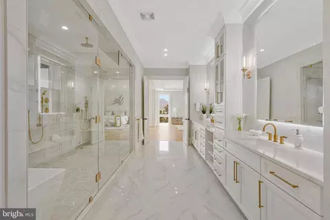 Entry Way - 744 Lawton St, Mclean, VA 22101 photo 12 of 19