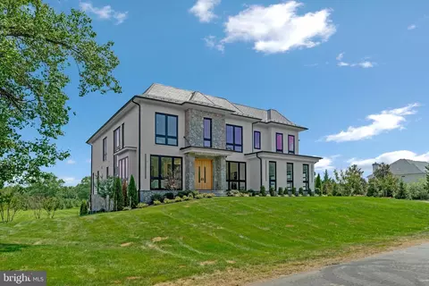 Exterior - 744 Lawton St, Mclean, VA 22101 photo 2 of 22