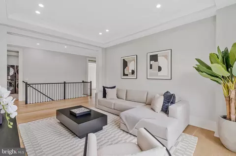 Living - 744 Lawton St, Mclean, VA 22101 photo 10 of 14