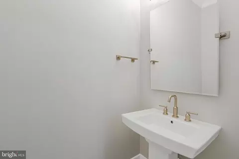 Bath - 744 Lawton St, Mclean, VA 22101 photo 12 of 15