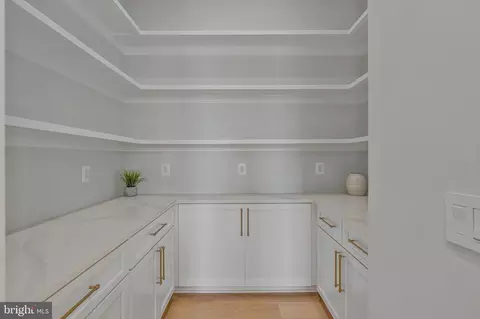Entry Way - 744 Lawton St, Mclean, VA 22101 photo 5 of 19