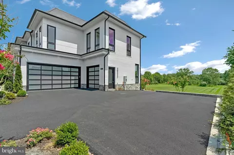 Exterior - 744 Lawton St, Mclean, VA 22101 photo 14 of 22