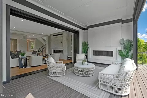 Exterior - 744 Lawton St, Mclean, VA 22101 photo 6 of 22