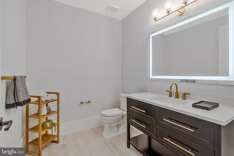Bath - 744 Lawton St, Mclean, VA 22101 photo 14 of 15