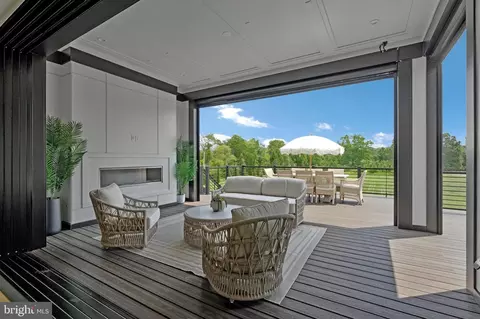 Exterior - 744 Lawton St, Mclean, VA 22101 photo 5 of 22