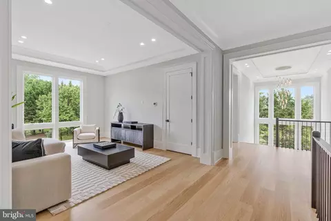 Entry Way - 744 Lawton St, Mclean, VA 22101 photo 8 of 19