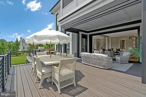 Exterior - 744 Lawton St, Mclean, VA 22101 photo 7 of 22