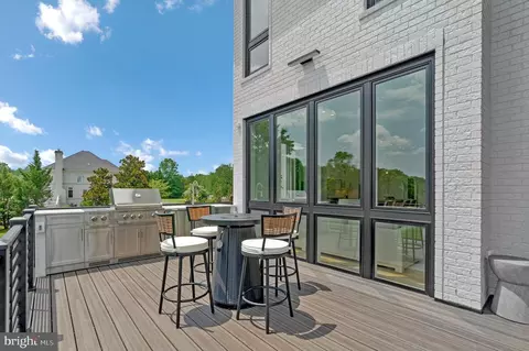 Exterior - 744 Lawton St, Mclean, VA 22101 photo 9 of 22