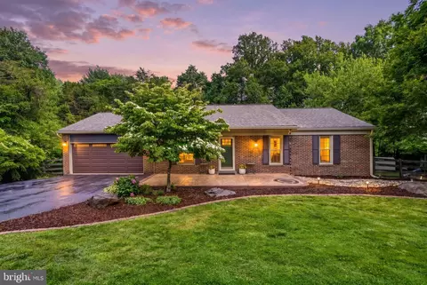 2605 Seskey Glen Ct, Herndon, VA 20171