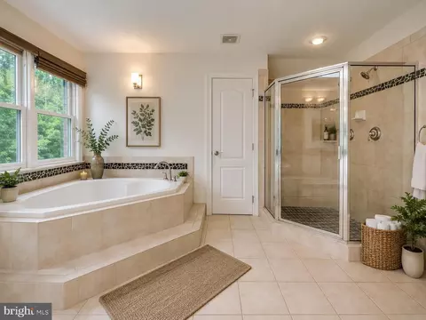 Bath - 1489 Broadstone Pl, Vienna, VA 22182 photo 1 of 3