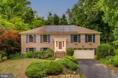 2108 Wilkinson Pl, Alexandria, VA 22306