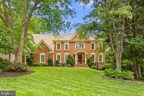 3801 Washington Woods Dr, Alexandria, VA 22309