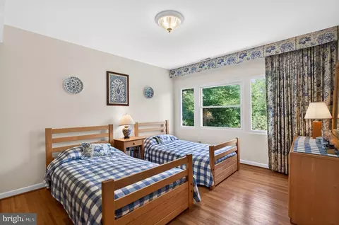 Bedroom - 1003 Priory Pl, Mclean, VA 22101 photo 4 of 7