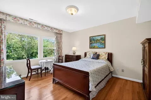 Bedroom - 1003 Priory Pl, Mclean, VA 22101 photo 6 of 7