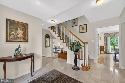 Entry Way - 1003 Priory Pl, Mclean, VA 22101 photo 2 of 4