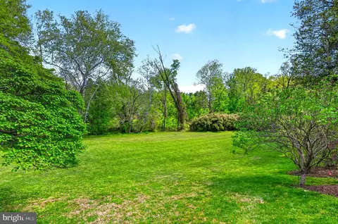 Exterior - 1003 Priory Pl, Mclean, VA 22101 photo 11 of 15