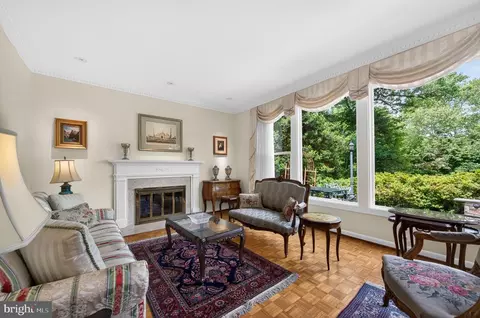 Living - 1003 Priory Pl, Mclean, VA 22101 photo 6 of 7