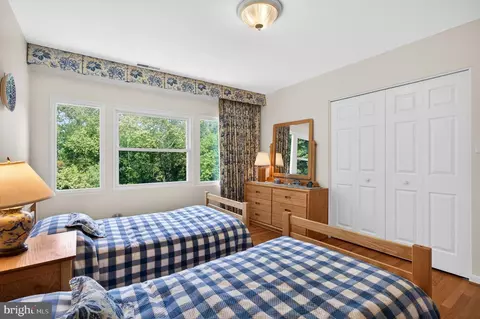 Bedroom - 1003 Priory Pl, Mclean, VA 22101 photo 5 of 7