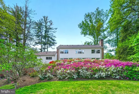 Exterior - 1003 Priory Pl, Mclean, VA 22101 photo 13 of 15