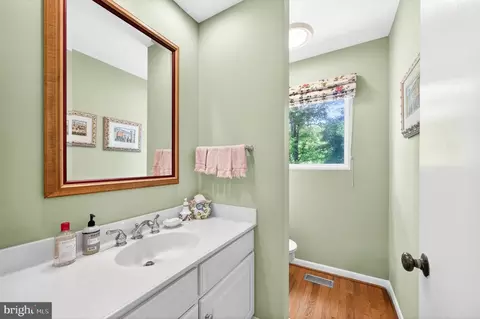 Bath - 1003 Priory Pl, Mclean, VA 22101 photo 1 of 6