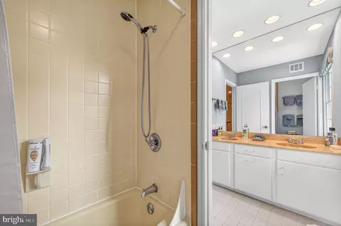 Bath - 1003 Priory Pl, Mclean, VA 22101 photo 6 of 6