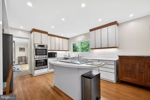 Kitchen - 1003 Priory Pl, Mclean, VA 22101 photo 2 of 2
