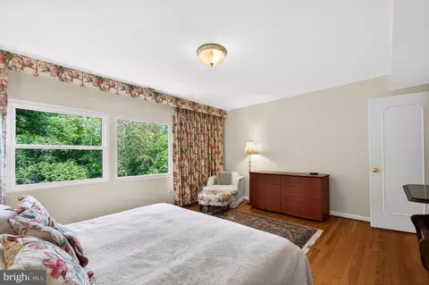 Bedroom - 1003 Priory Pl, Mclean, VA 22101 photo 2 of 7