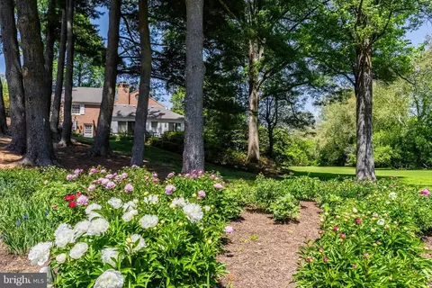 Exterior - 1003 Priory Pl, Mclean, VA 22101 photo 5 of 15