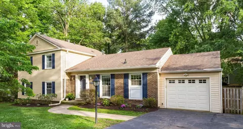 3803 Stoneybrooke Ct, Alexandria, VA 22306