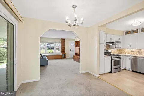 Entry Way - 5308 Inverchapel Rd, Springfield, VA 22151 photo 1 of 1