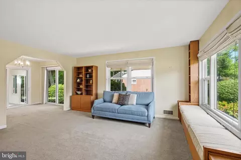 Living - 5308 Inverchapel Rd, Springfield, VA 22151 photo 1 of 2