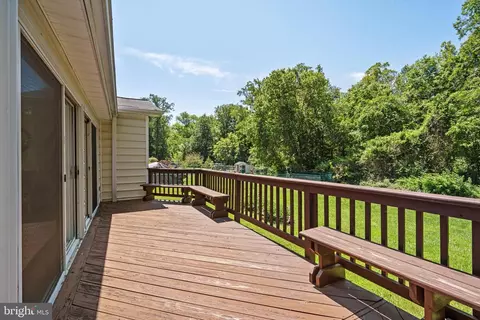 Exterior - 5308 Inverchapel Rd, Springfield, VA 22151 photo 2 of 3