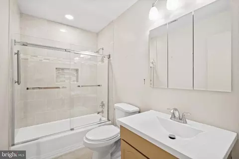Bath - 5308 Inverchapel Rd, Springfield, VA 22151 photo 1 of 2