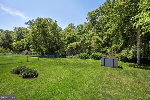 Exterior - 5308 Inverchapel Rd, Springfield, VA 22151 photo 3 of 3