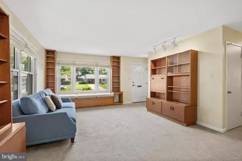 Living - 5308 Inverchapel Rd, Springfield, VA 22151 photo 2 of 2