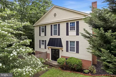 8086 Sleepy View Ln, Springfield, VA 22153