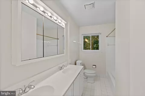 Bath - 6117 Harmon Pl, Springfield, VA 22152 photo 3 of 4