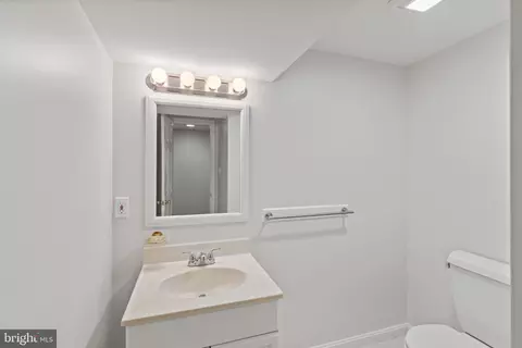 Bath - 6117 Harmon Pl, Springfield, VA 22152 photo 4 of 4