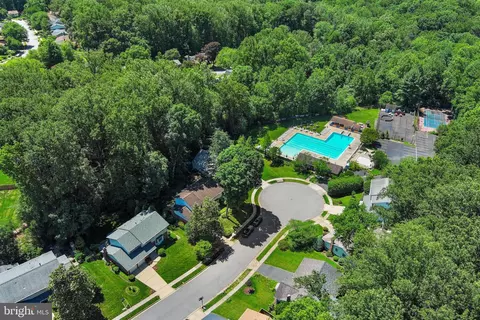 View/Area - 6117 Harmon Pl, Springfield, VA 22152 photo 6 of 6