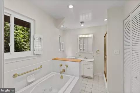Bath - 6117 Harmon Pl, Springfield, VA 22152 photo 1 of 4