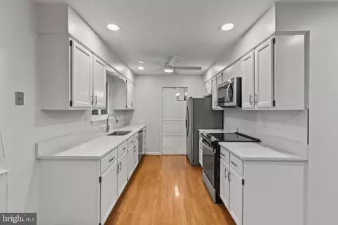 Entry Way - 6117 Harmon Pl, Springfield, VA 22152 photo 3 of 4