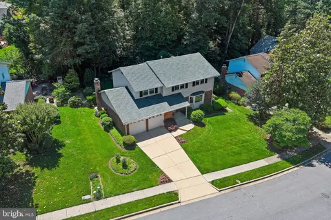 View/Area - 6117 Harmon Pl, Springfield, VA 22152 photo 2 of 6